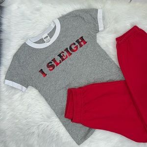 ✨2/$20✨ PINK short-sleeved ringer neck HOLIDAY ❤️🤍 top XS EXTRA SMALL